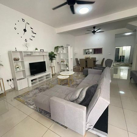 Safiyya Homestay Kluang Eksteriør billede