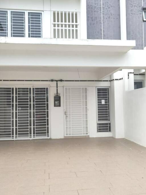 Safiyya Homestay Kluang Eksteriør billede