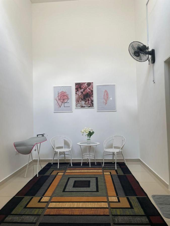 Safiyya Homestay Kluang Eksteriør billede